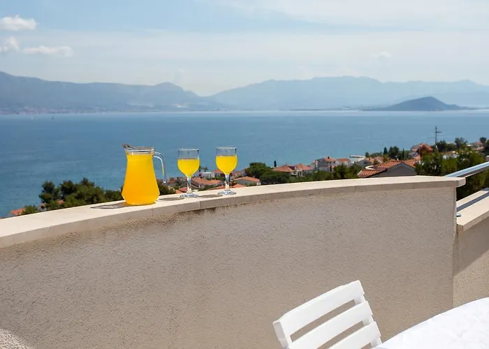 Apartments In Villa Top Trogir